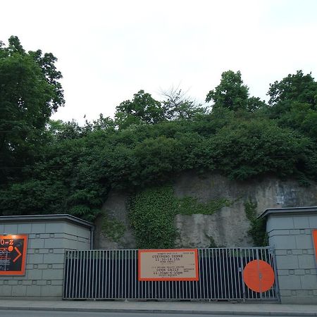 Auberge de jeunesse 10-Z Bunker à Brno Extérieur photo