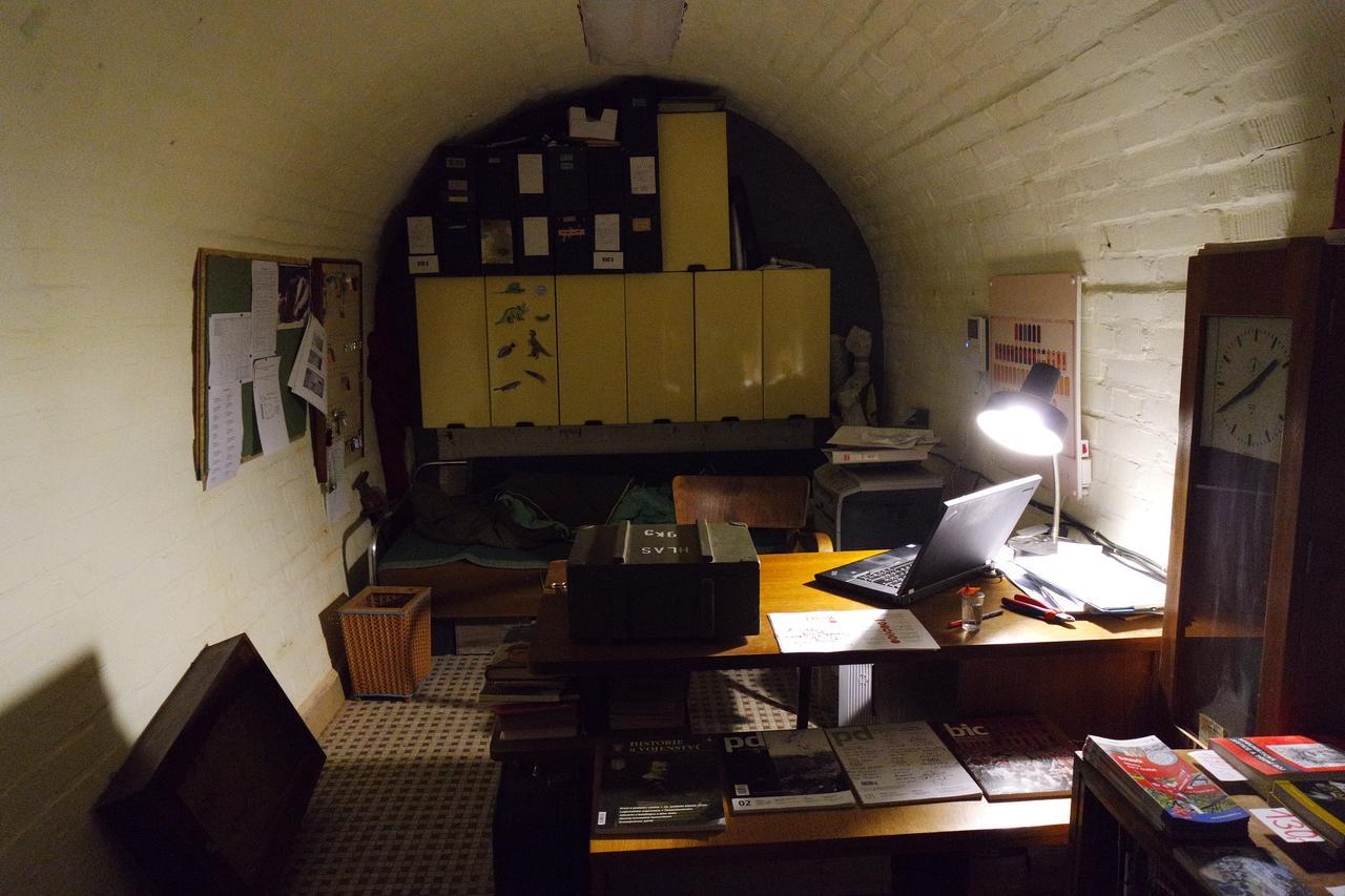 Auberge de jeunesse 10-Z Bunker à Brno Extérieur photo